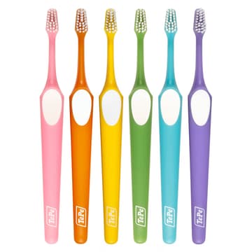 مسواک تپه Supreme Compact Soft با سر کوچک و الیاف دولایه مناسب پاکسازی روزانه دندان‌ها