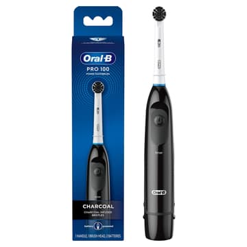 مسواک Oral-B Charcoal با الیاف ذغالی مناسب پاکسازی لکه‌های سطحی دندان